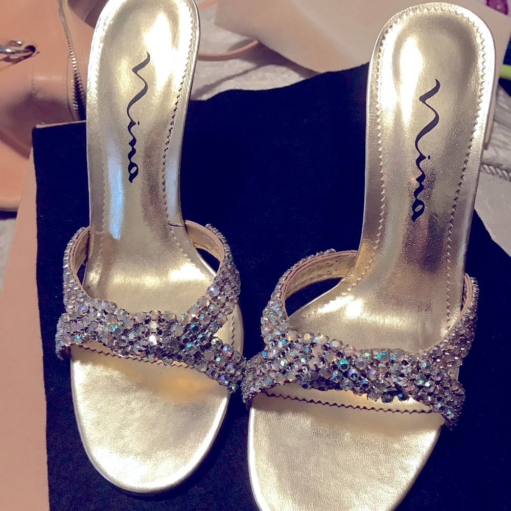 Nina gold crystal sandals Beautiful Crystal’s picture does no justice. Like new